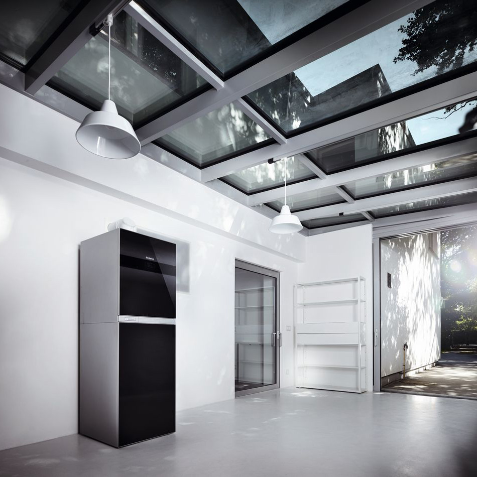 Buderus Logamax plus GB192iT Kompaktheizzentrale mit Rohrwendelspeicher